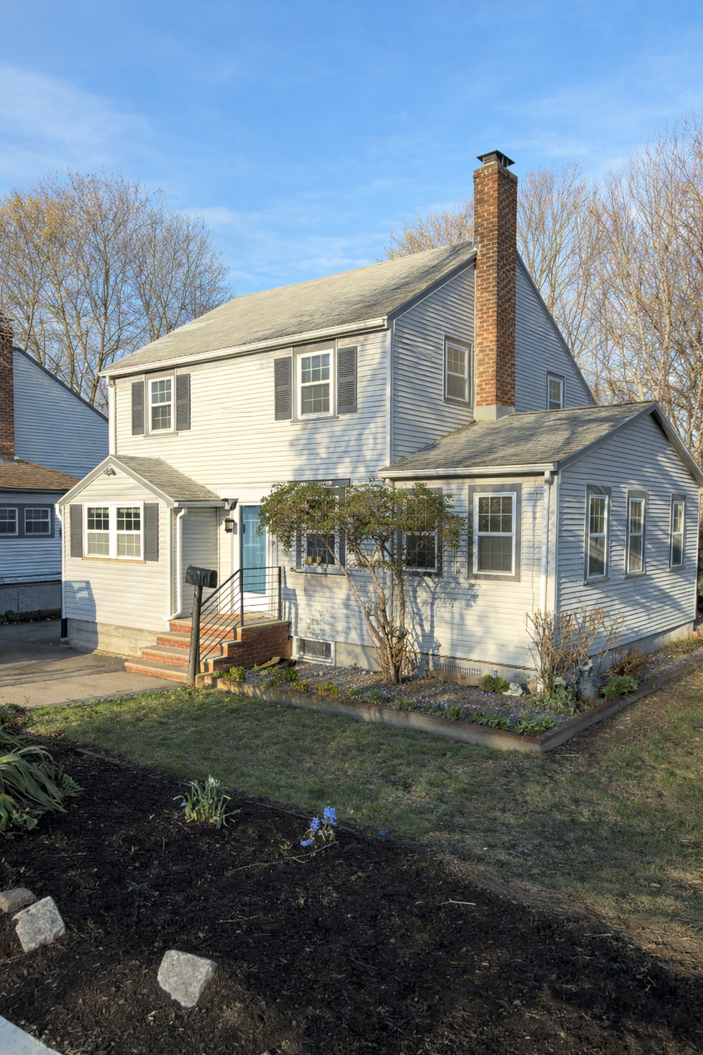 1 Gwinnett St, Hyde Park, MA - front exterior